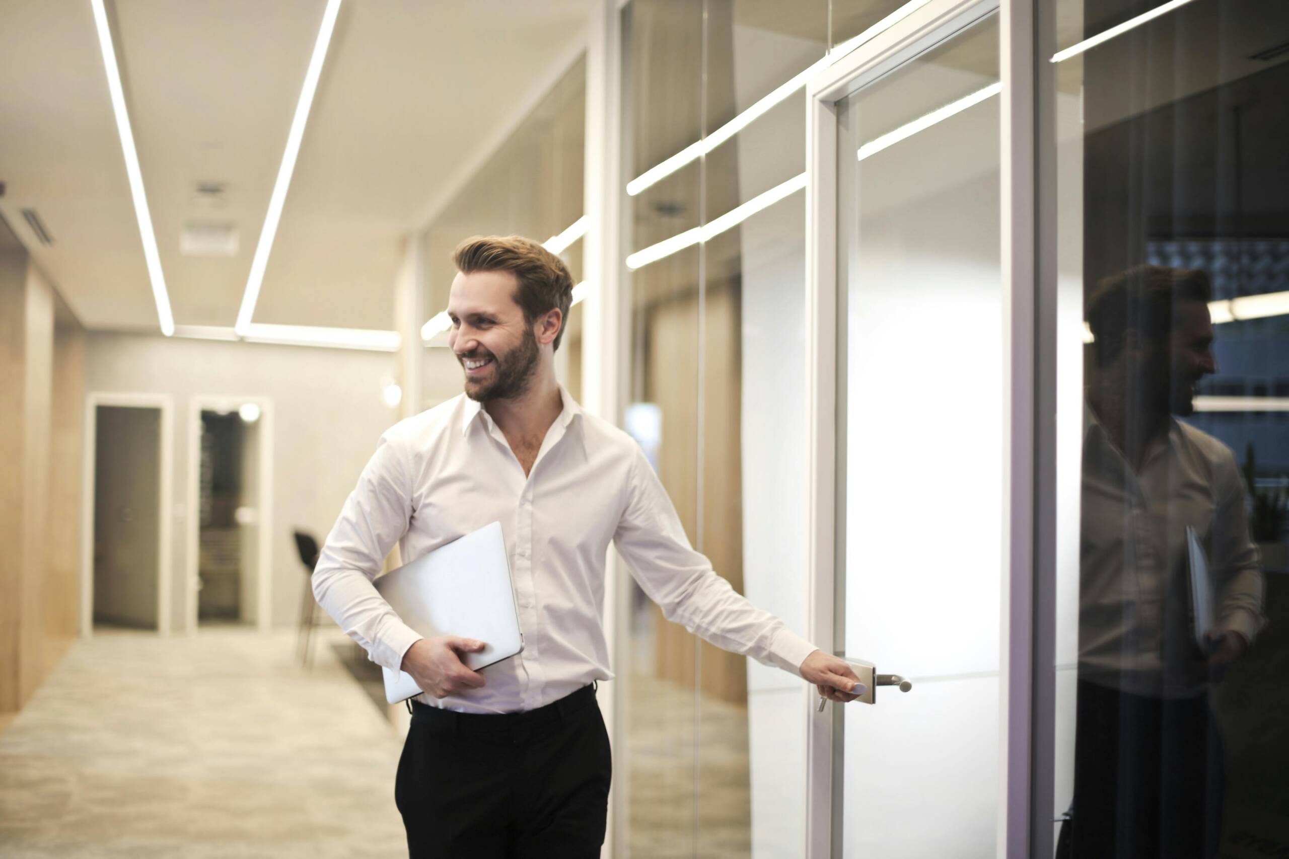 Enterprise DAM Buying Guide for Large Organizations